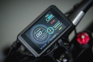 Přístrojový panel LCD na Talaria Sting L1e