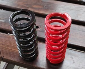 Pružina Velimoto 10mm černá Veli Motor